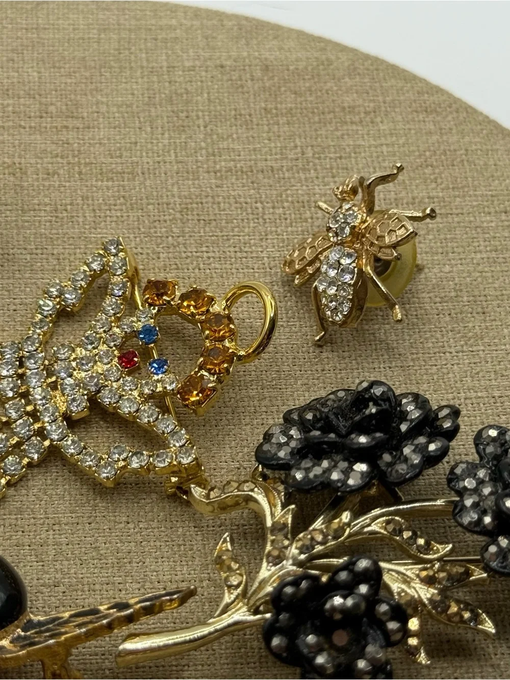 Set of 7 animal brooch lot